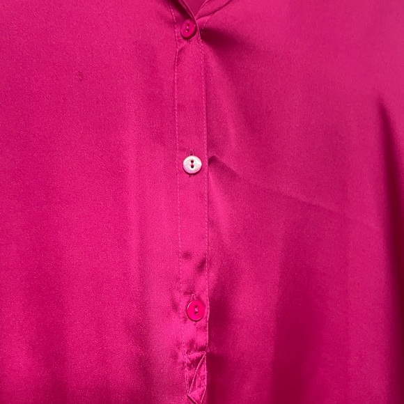 Chicos size 3 magenta silky look and feel top. 100 percent polyester. NWOT - Picture 2 of 7